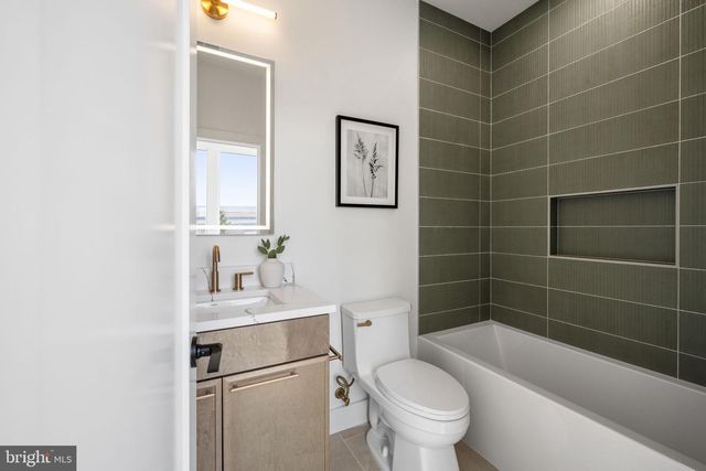 2001 N GEORGE MASON DR, Arlington, VA 22207