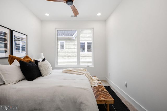 2001 N GEORGE MASON DR, Arlington, VA 22207