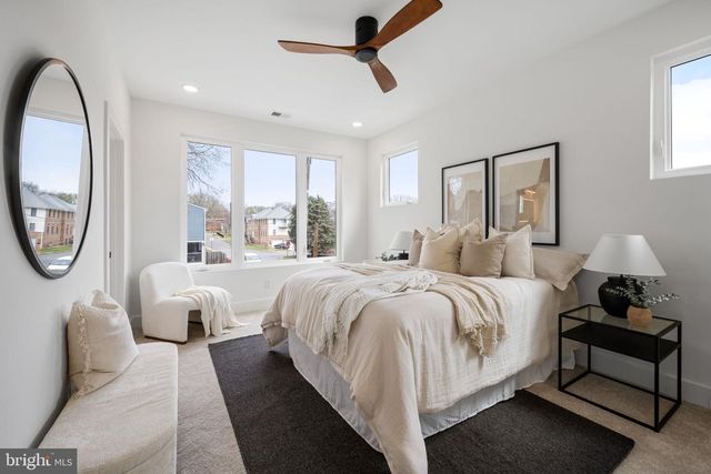 2001 N GEORGE MASON DR, Arlington, VA 22207