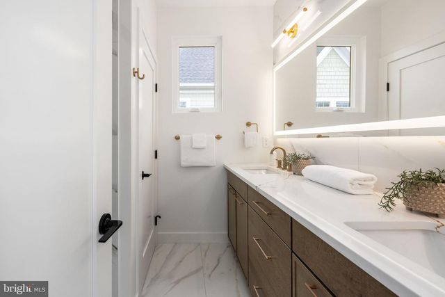 2001 N GEORGE MASON DR, Arlington, VA 22207