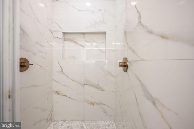 2001 N GEORGE MASON DR, Arlington, VA 22207