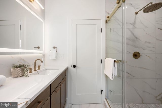 2001 N GEORGE MASON DR, Arlington, VA 22207