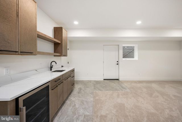 2001 N GEORGE MASON DR, Arlington, VA 22207