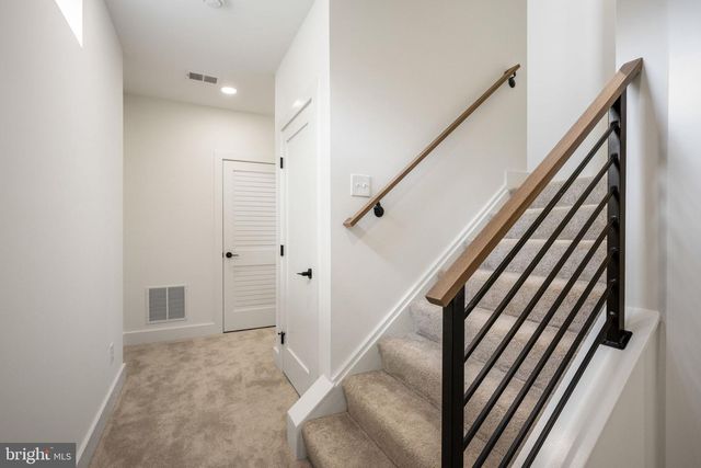 2001 N GEORGE MASON DR, Arlington, VA 22207