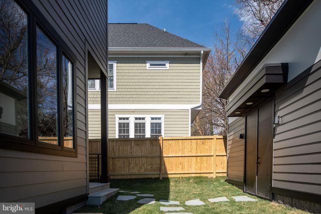 2001 N GEORGE MASON DR, Arlington, VA 22207