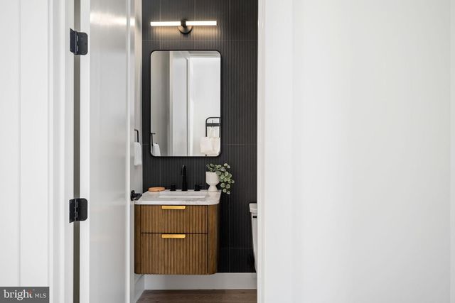 2001 N GEORGE MASON DR, Arlington, VA 22207