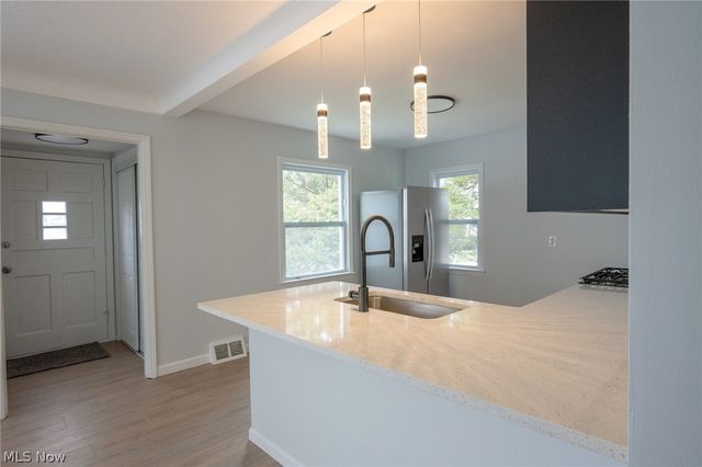 19200 Pasnow Avenue, Euclid, OH 44119