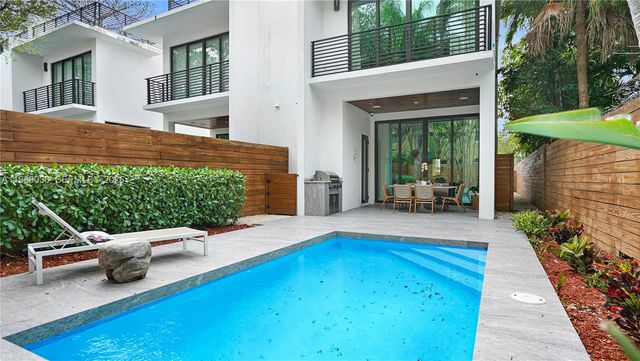 3075 Mary St, Miami, FL 33133