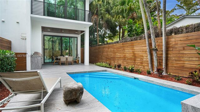 3075 Mary St, Miami, FL 33133