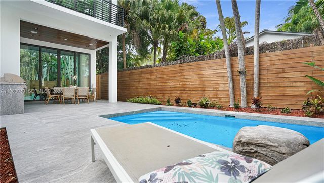 3075 Mary St, Miami, FL 33133