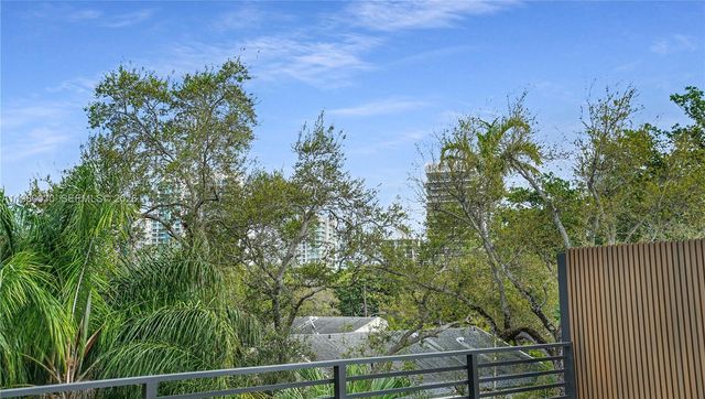 3075 Mary St, Miami, FL 33133