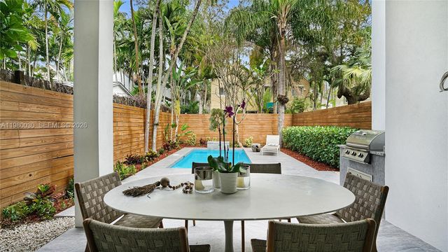 3075 Mary St, Miami, FL 33133