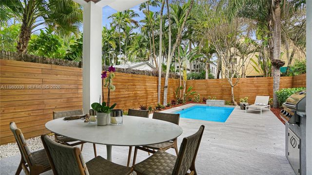 3075 Mary St, Miami, FL 33133