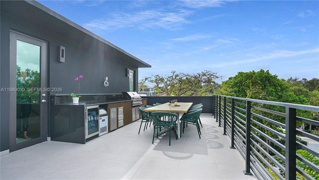 3075 Mary St, Miami, FL 33133