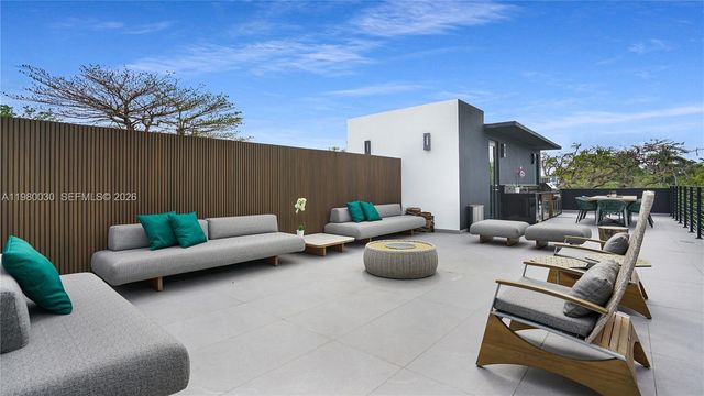 3075 Mary St, Miami, FL 33133