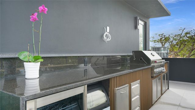 3075 Mary St, Miami, FL 33133