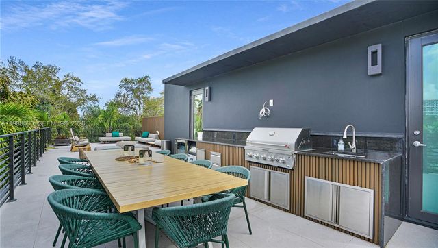 3075 Mary St, Miami, FL 33133