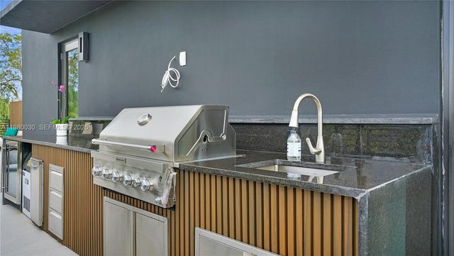 3075 Mary St, Miami, FL 33133