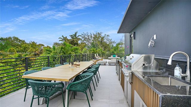 3075 Mary St, Miami, FL 33133