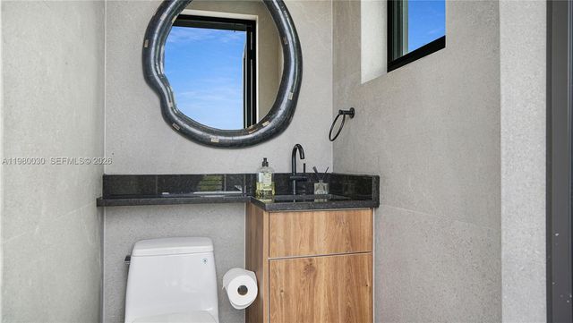 3075 Mary St, Miami, FL 33133