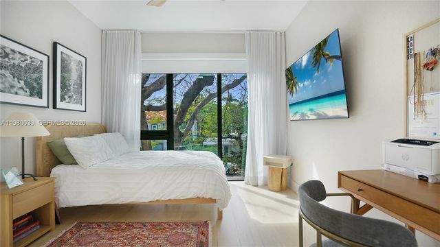 3075 Mary St, Miami, FL 33133