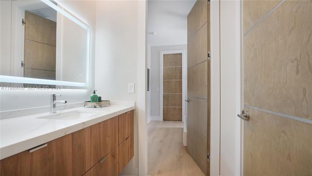 3075 Mary St, Miami, FL 33133