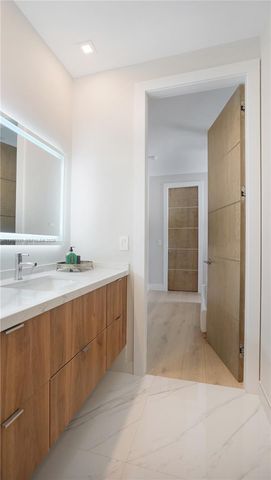 3075 Mary St, Miami, FL 33133