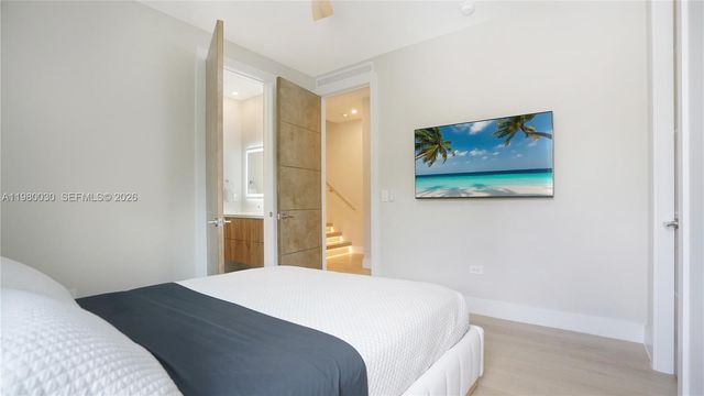 3075 Mary St, Miami, FL 33133