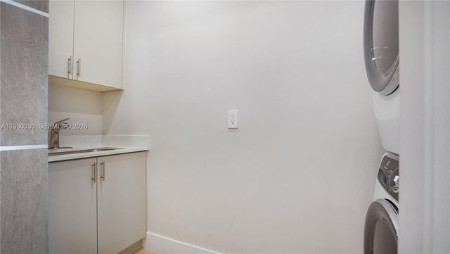 3075 Mary St, Miami, FL 33133