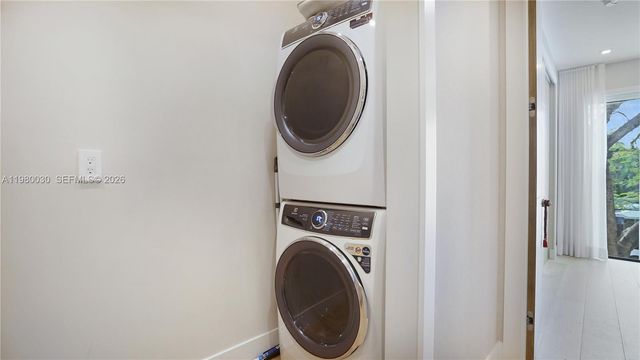 3075 Mary St, Miami, FL 33133