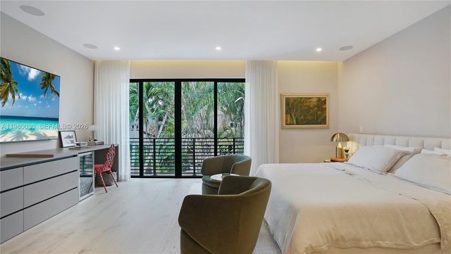 3075 Mary St, Miami, FL 33133