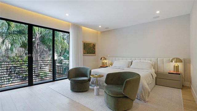 3075 Mary St, Miami, FL 33133