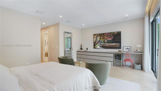 3075 Mary St, Miami, FL 33133