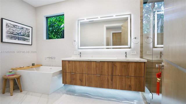 3075 Mary St, Miami, FL 33133