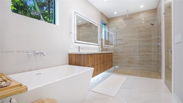 3075 Mary St, Miami, FL 33133