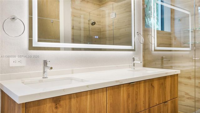 3075 Mary St, Miami, FL 33133