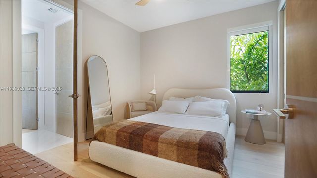 3075 Mary St, Miami, FL 33133