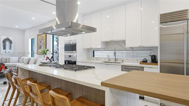 3075 Mary St, Miami, FL 33133