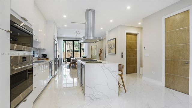 3075 Mary St, Miami, FL 33133