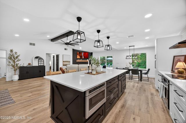 14379 POND PLACE Drive, Jacksonville, FL 32223