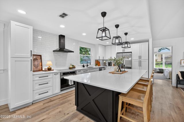 14379 POND PLACE Drive, Jacksonville, FL 32223