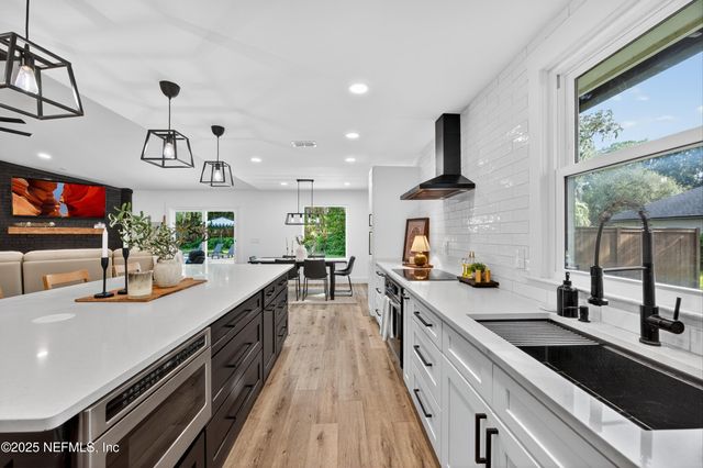 14379 POND PLACE Drive, Jacksonville, FL 32223