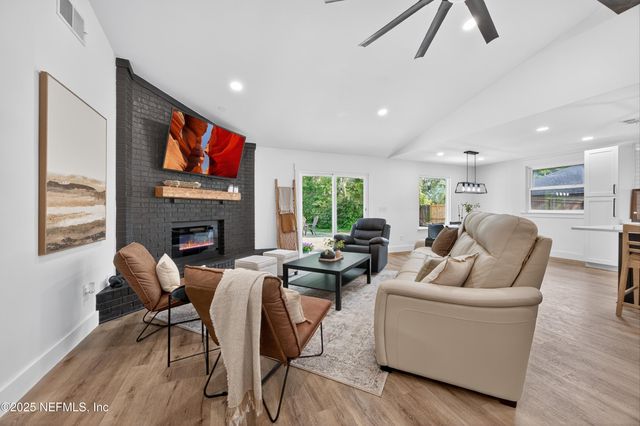 14379 POND PLACE Drive, Jacksonville, FL 32223