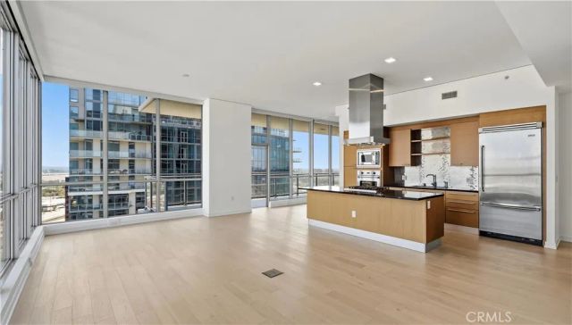 9 MacArthur Place N2002, Santa Ana, CA 92707