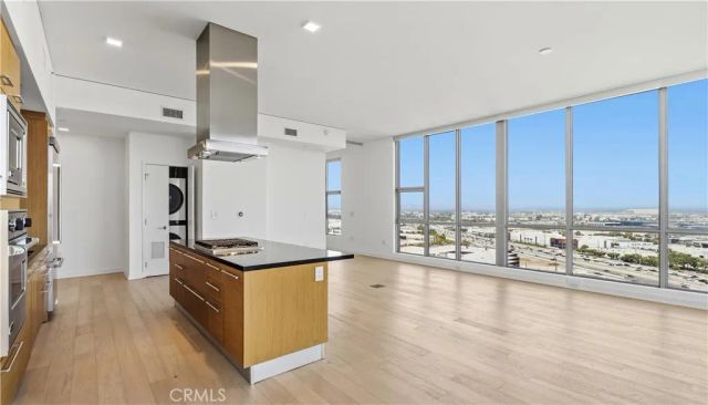 9 MacArthur Place N2002, Santa Ana, CA 92707