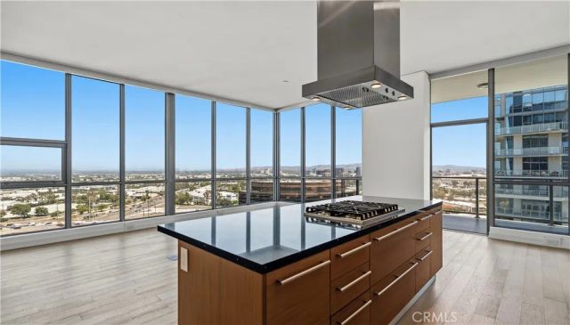 9 MacArthur Place N2002, Santa Ana, CA 92707