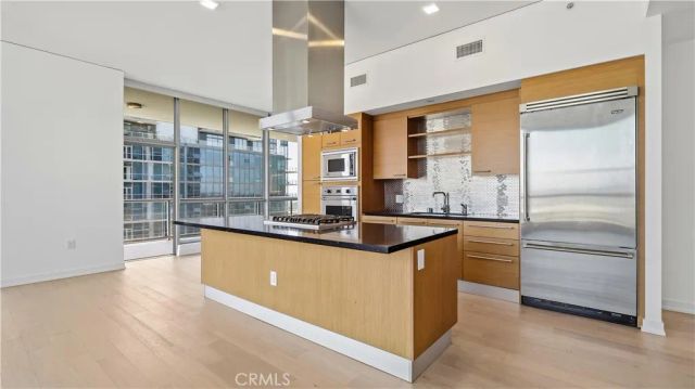 9 MacArthur Place N2002, Santa Ana, CA 92707