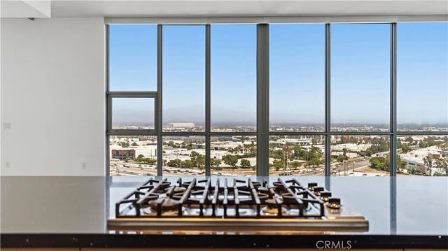 9 MacArthur Place N2002, Santa Ana, CA 92707