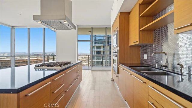 9 MacArthur Place N2002, Santa Ana, CA 92707