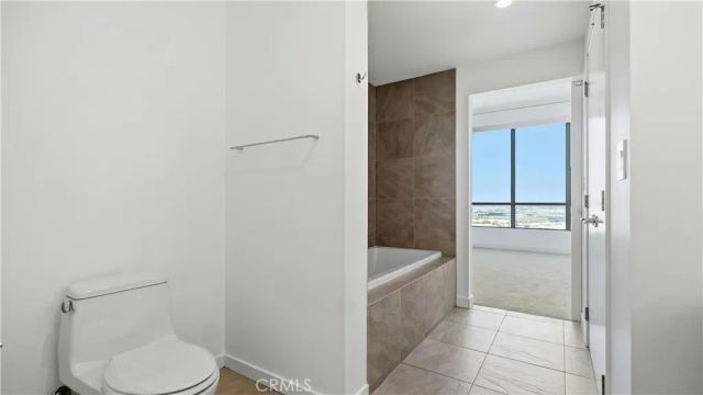 9 MacArthur Place N2002, Santa Ana, CA 92707